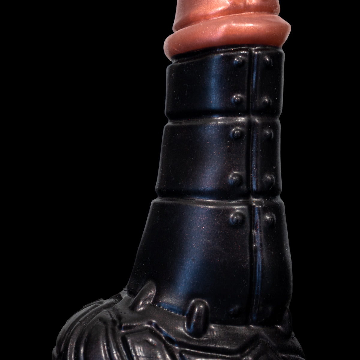 Steampunk dildo horse Monster D com estrutura cavalar e charme industrial
