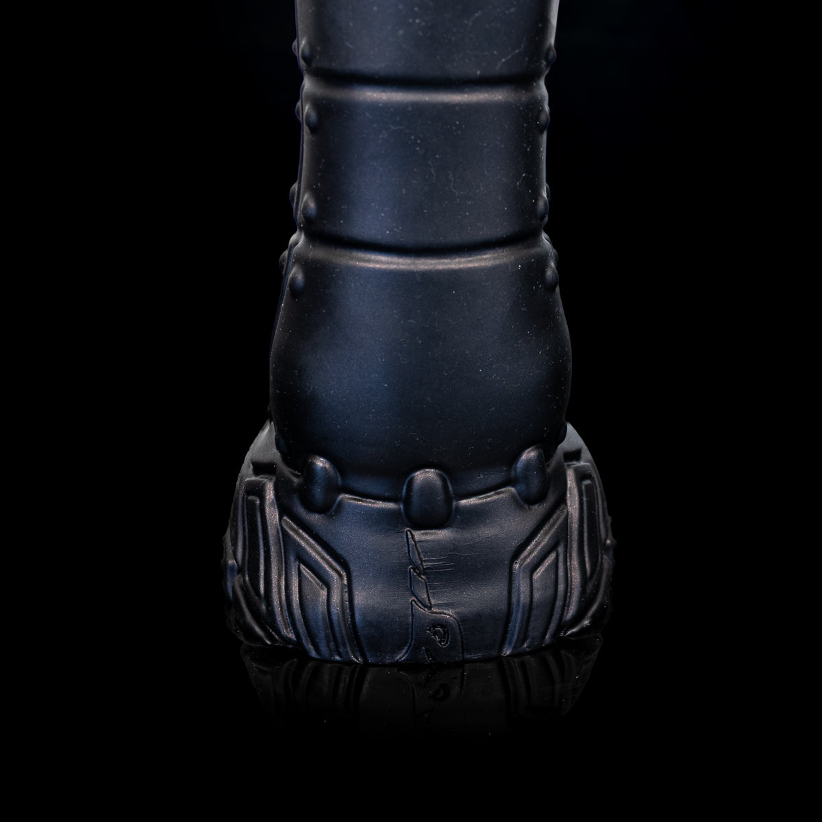 Close artístico do Horse Dildo Steampunk Monster D com textura em alto relevo