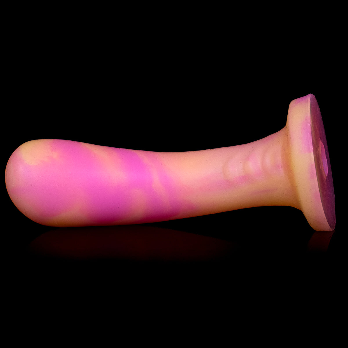 Monster D apresenta Spring: dildo strapon com suavidade floral e firmeza penetrante