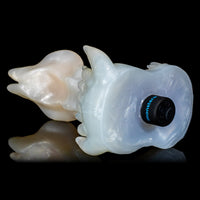 Hentai Dildo Lick Lust branco pérola com textura fluida e ondulada
