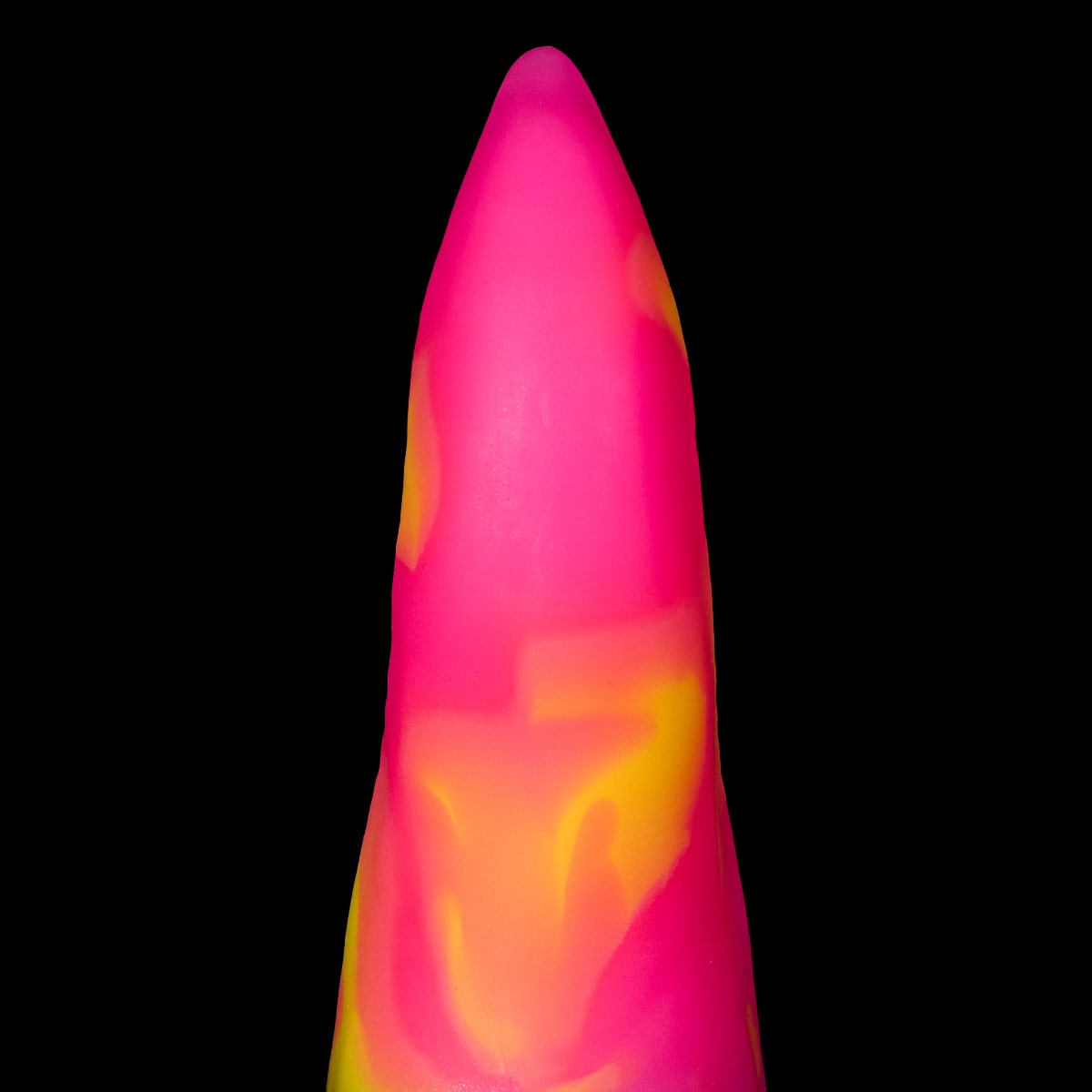 Dildo artístico de silicone com textura lisa e curvatura marcante
