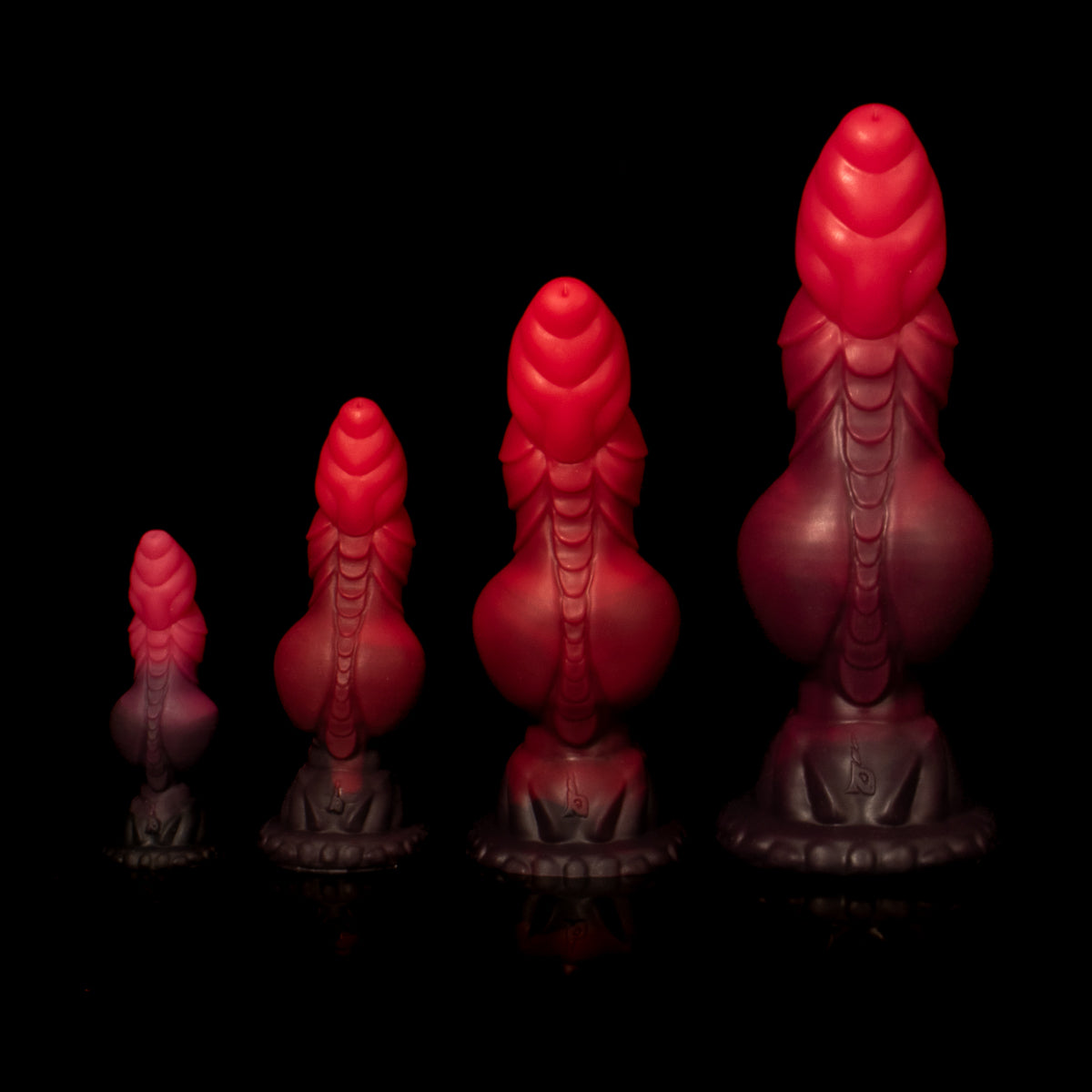 Penetração intensa e curvas provocantes no dildo anal Reaper da Monster D