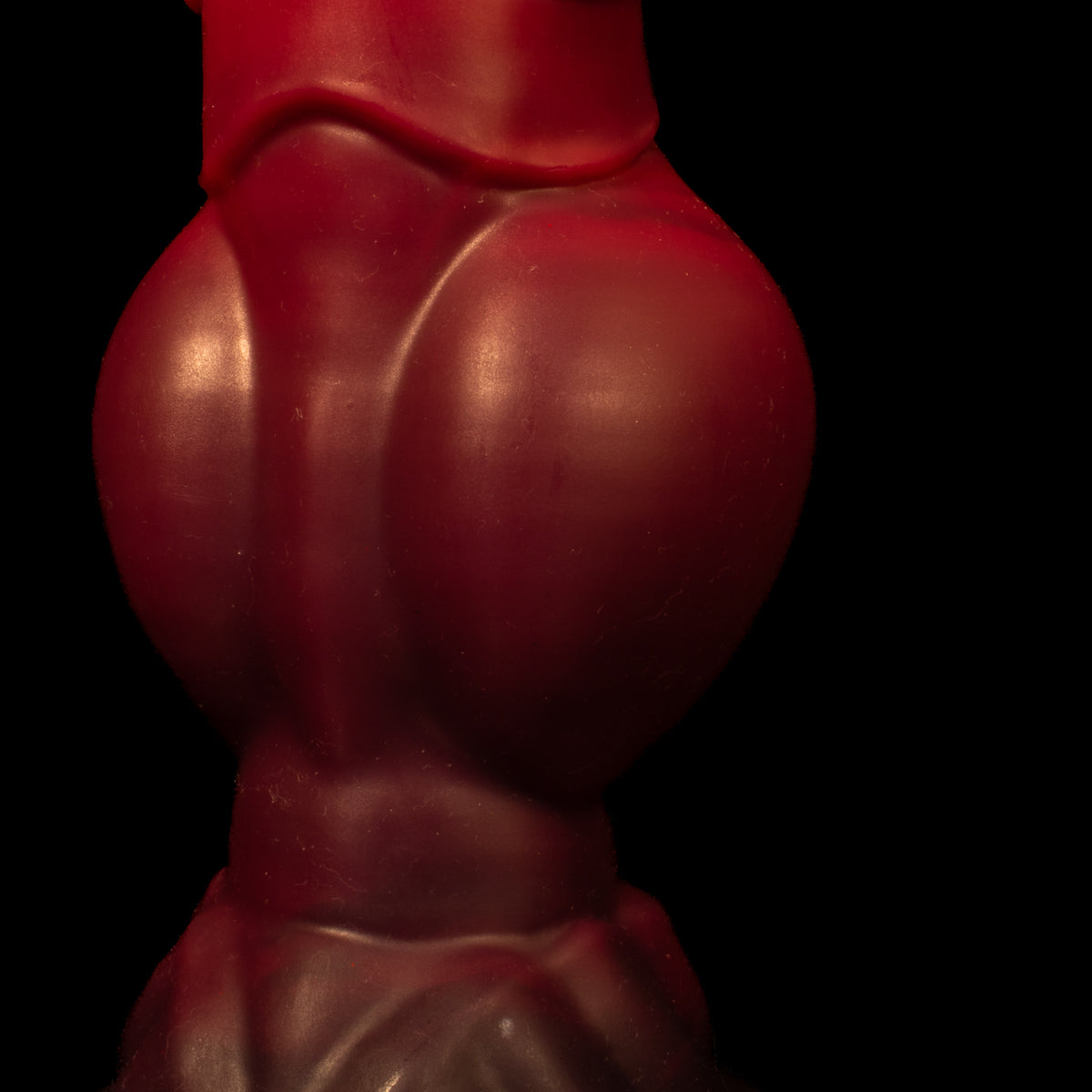 Dildo anal Monster D Reaper com design curvo e volume progressivo para quem vai além