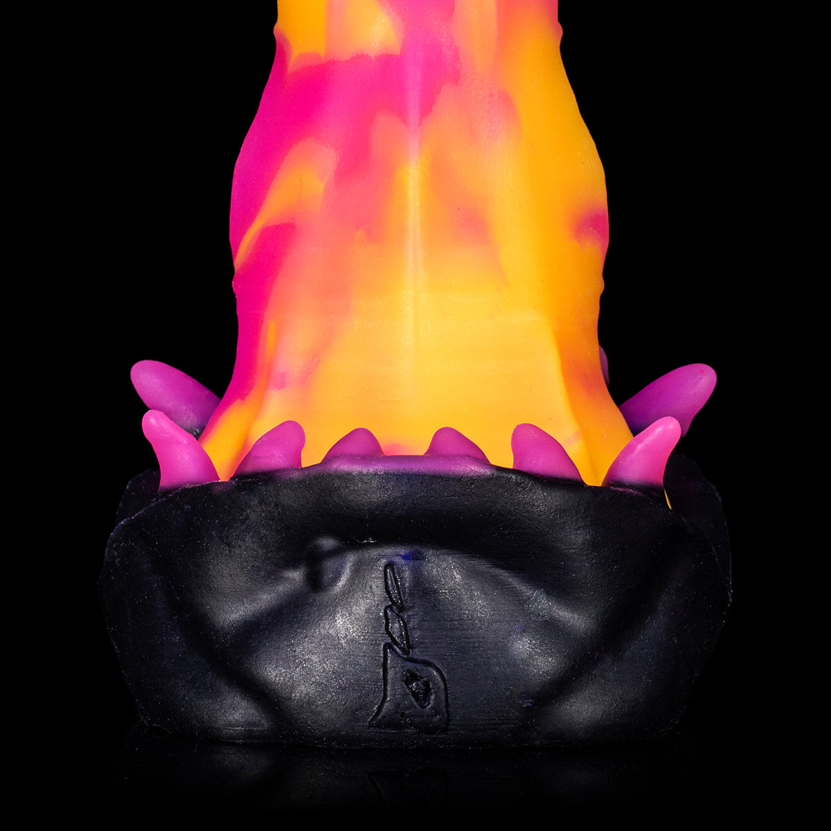 Dildo Lick Goth Monster D com curvas misteriosas e lambidas quentes
