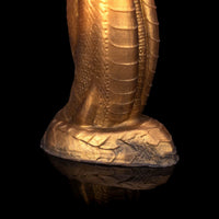 Vibrador Dragon Monster D com corpo largo, textura mítica e ponta arredondada
