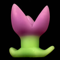 Monster D apresenta plug anal 3 pétalas com toque floral e volume que floresce dentro de você