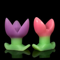 Plug Flower Monster D em rosa e verde com três pétalas que se abrem para prazer profundo