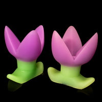 Plug anal Monster D floral com três pétalas para estimular onde o desejo brota mais forte