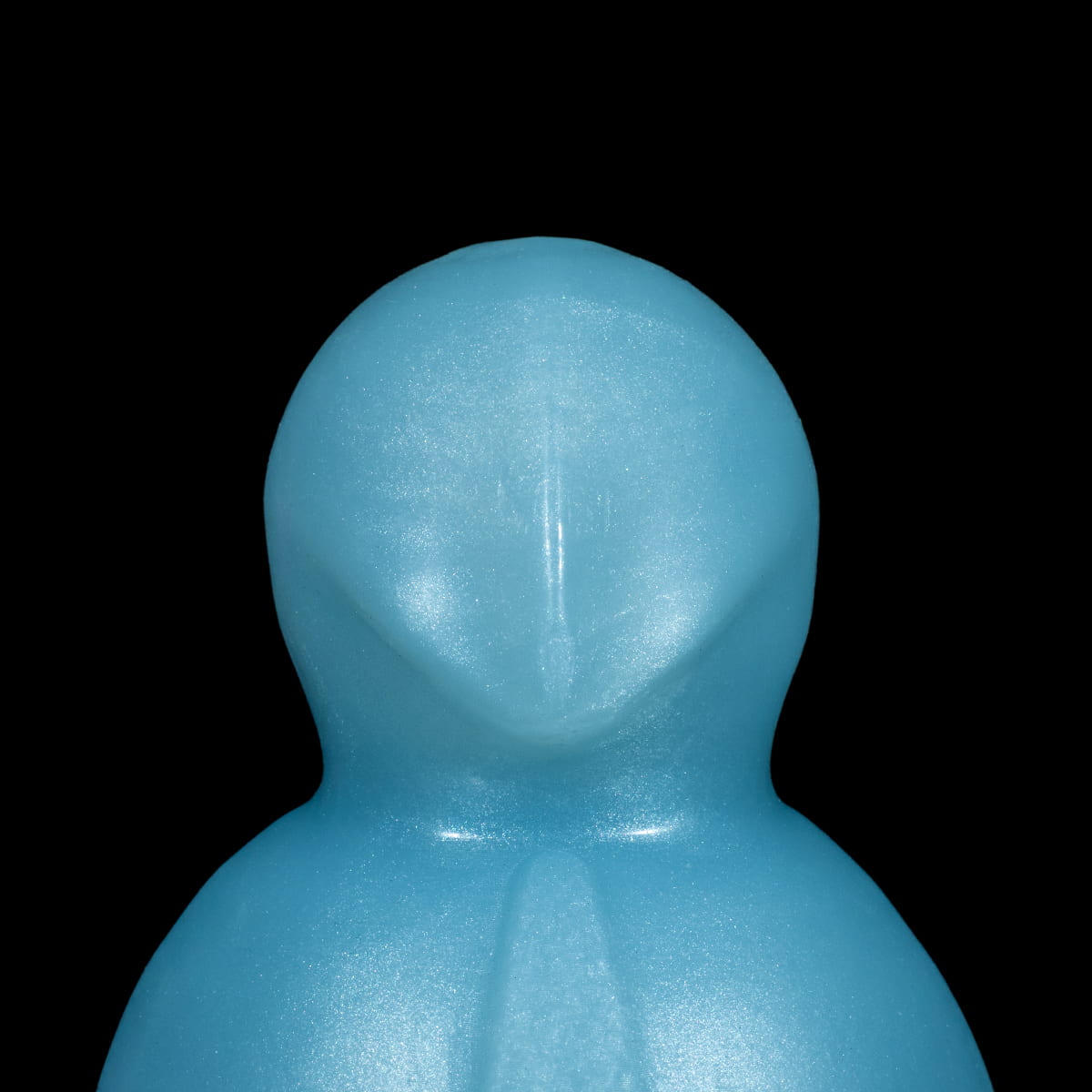 Vibrador de clitóris da Monster D com fundo preto, pronto pra provocar arrepios visuais e reais.
