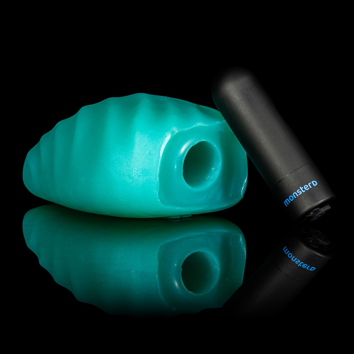 Vibrador Sense Pinch Monster D azul com encaixe delicado para estímulo clitoriano preciso
