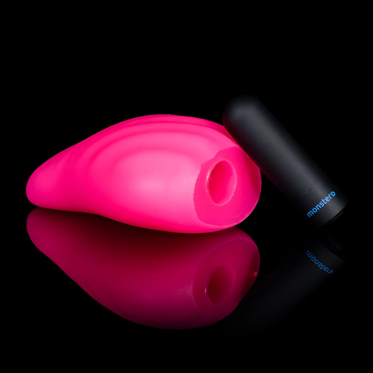 Sense Twitch vibrador da Monster D com forma escultural e pulsação certeira
