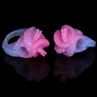 Monster D anel peniano vibratório Kraken, design ousado e prazer extremo