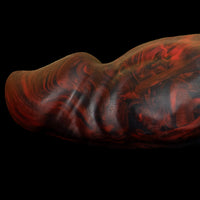 Acessório peniano Hades da Monster D com toque firme e visual intenso
