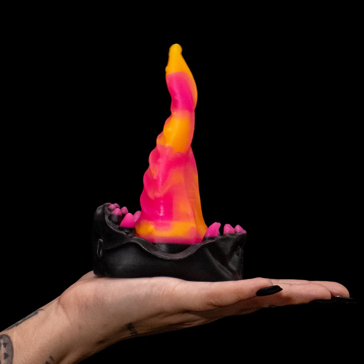 Lick Goth vibrador hentai com formato ergonômico e textura provocante
