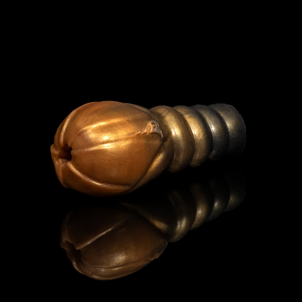 Masturbador Masculino Aurum Monster D com duas entradas para estímulo frontal e anal
