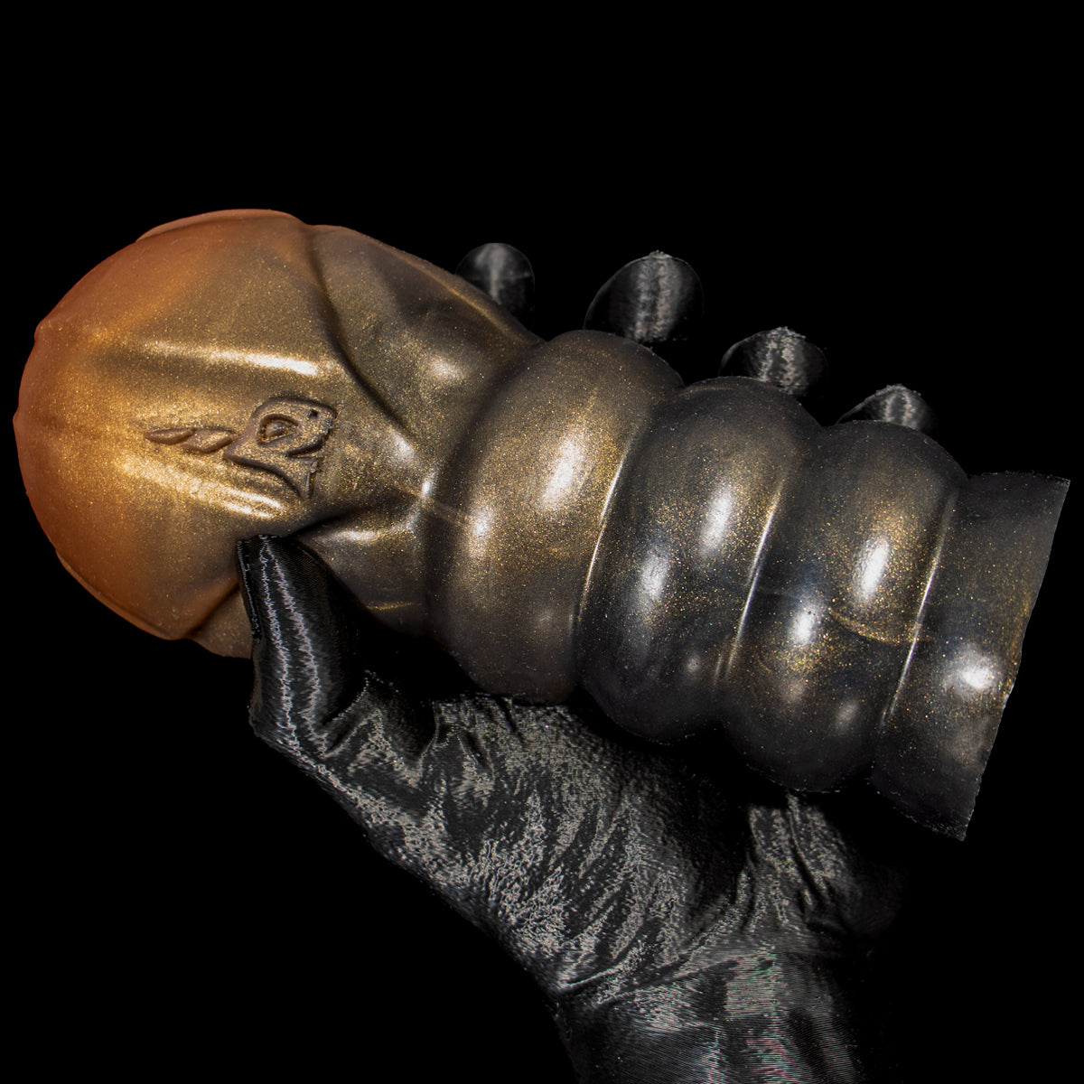 Sex toy Monster D com textura interna que aumenta a fricção e o prazer
