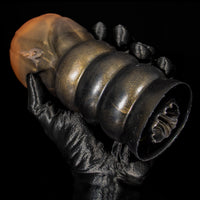 Masturbador Monster D para prazer masculino com profundidade e liberdade sensorial
