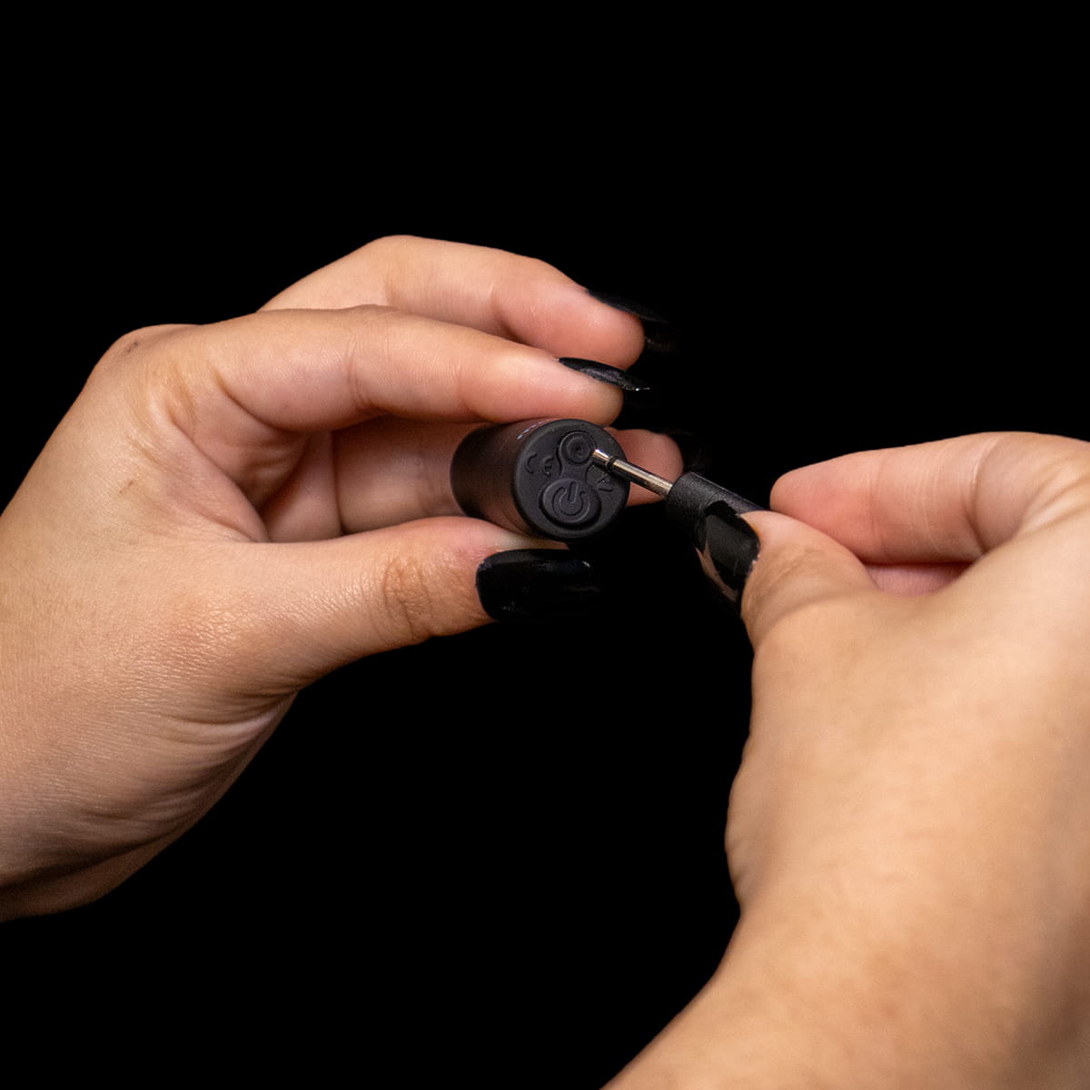 Vibrador Viper Monster D compacto com múltiplas vibrações e corpo ergonômico
