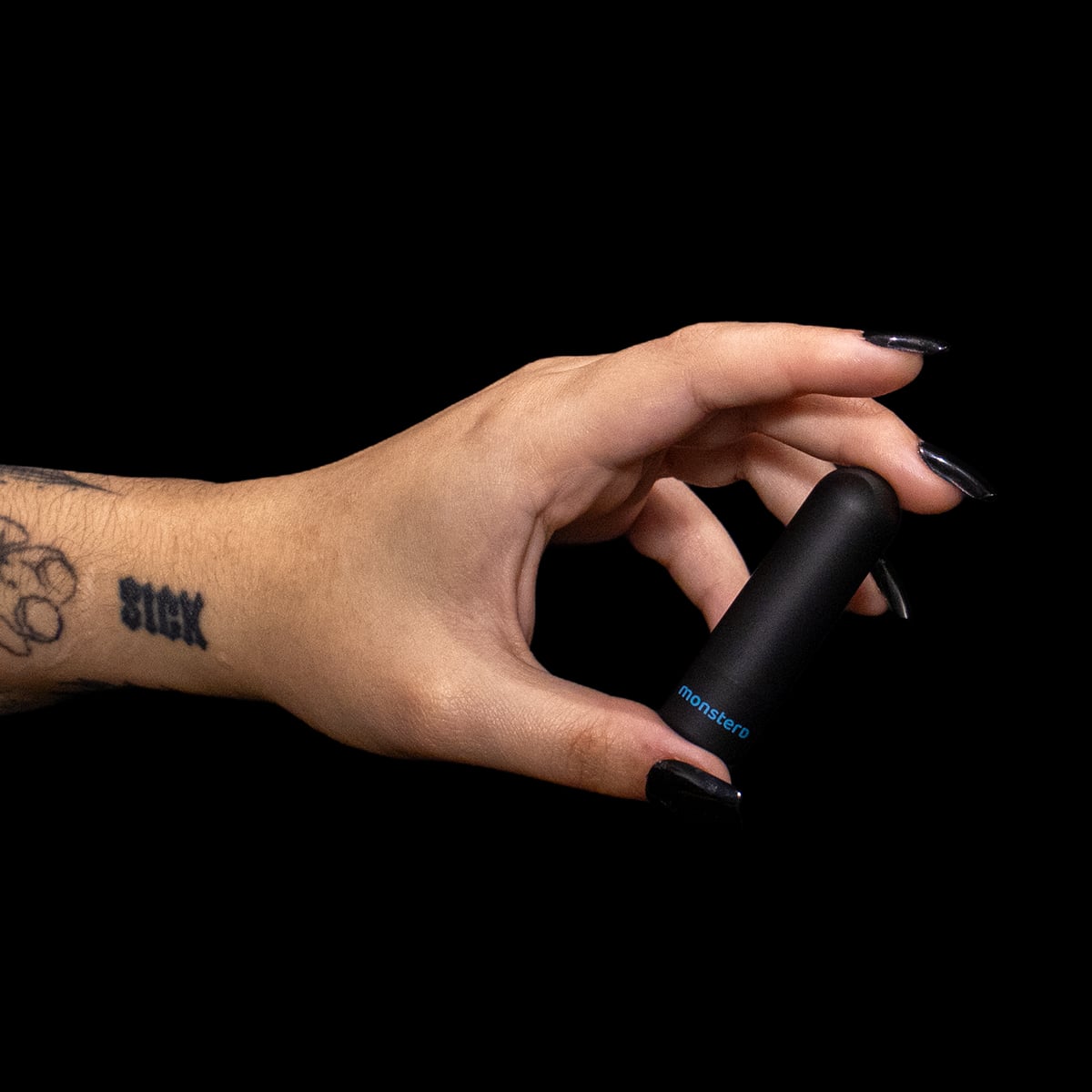 Vibrador Viper da Monster D com motor potente e vibração silenciosa
