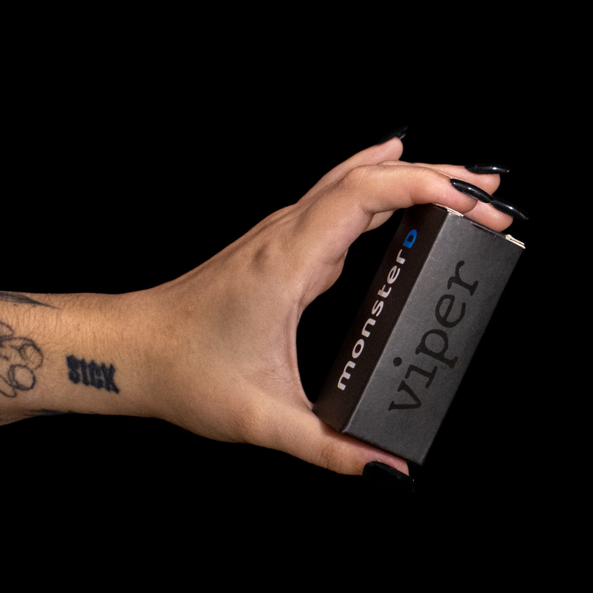 Bullet Viper vibrador discreto com design elegante e toque aveludado da Monster D
