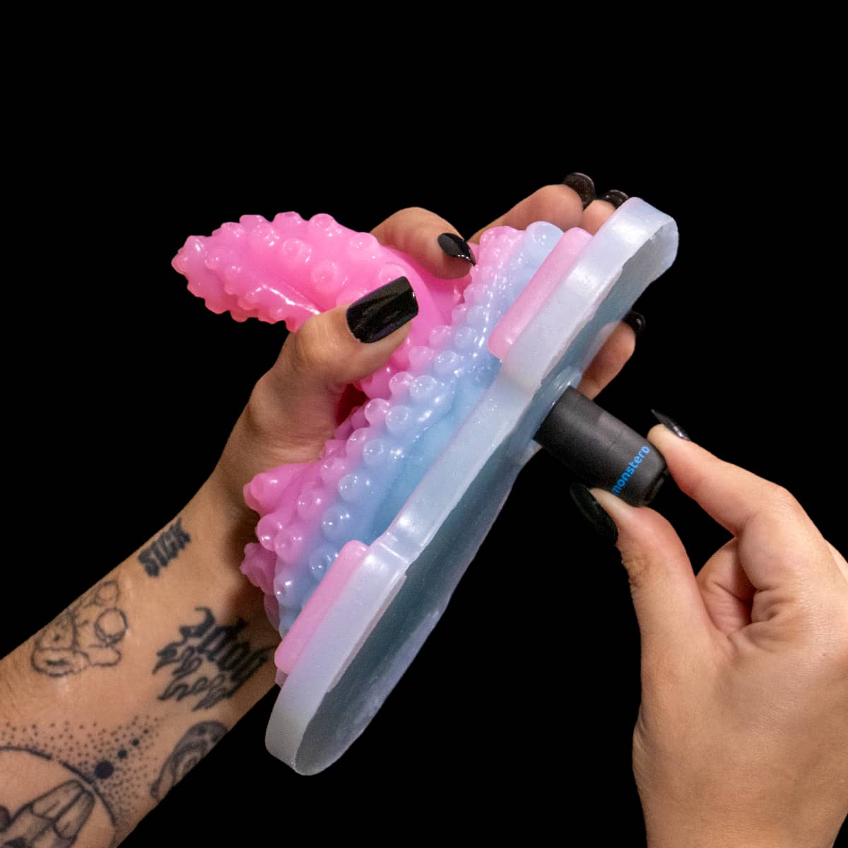 Vibrador de clitóris Grinder Stella Monster D com tentáculos texturizados
