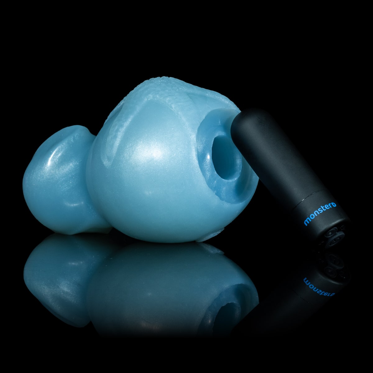 Massageador íntimo Sense Hydra Monster D com textura suave e ponta estimuladora para zonas erógenas
