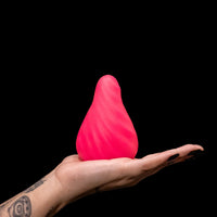 Vibrador clitoriano Sense Twitch com textura sensual e potência silenciosa
