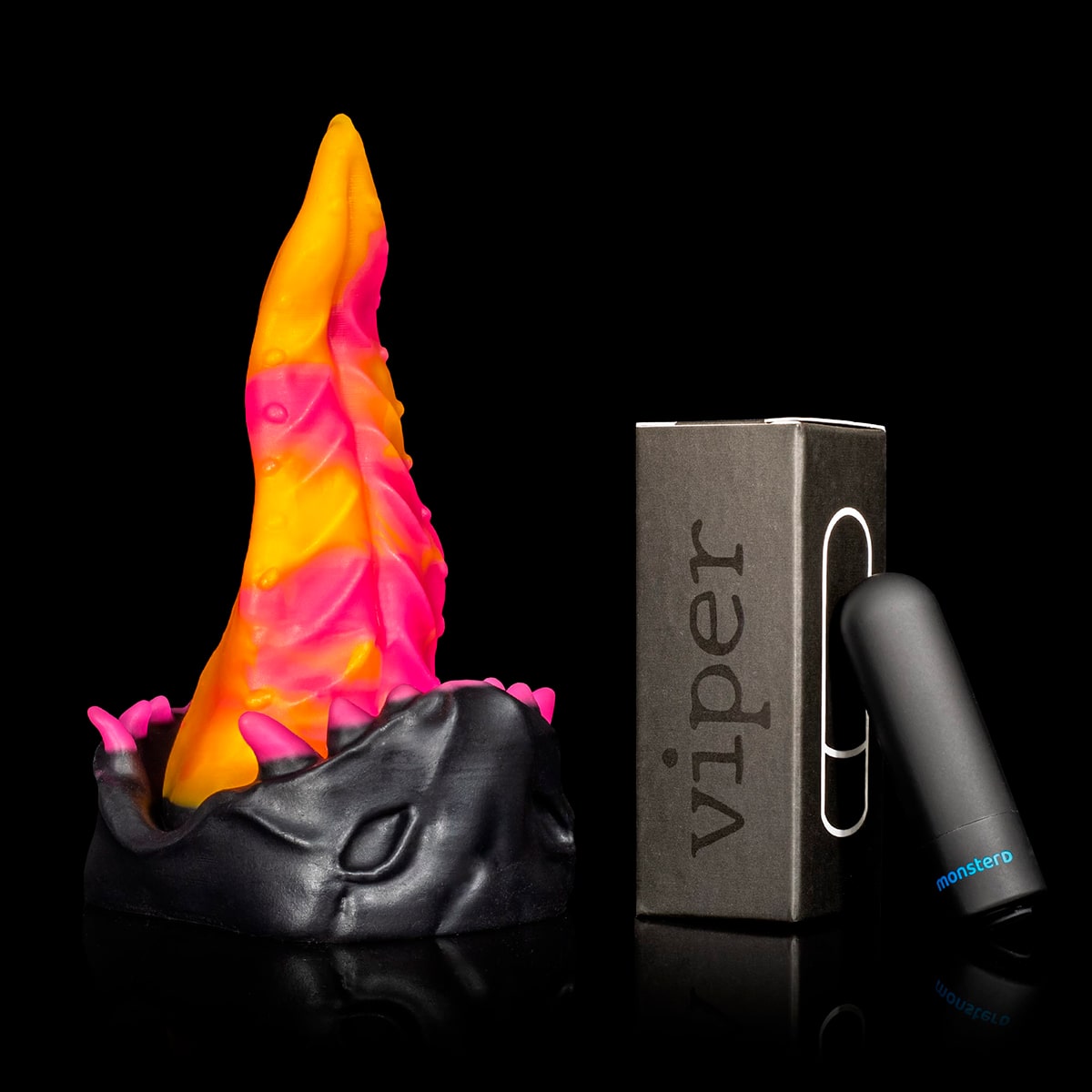 Vibrador Monster D Lick Goth com estética provocante e curva estimulante
